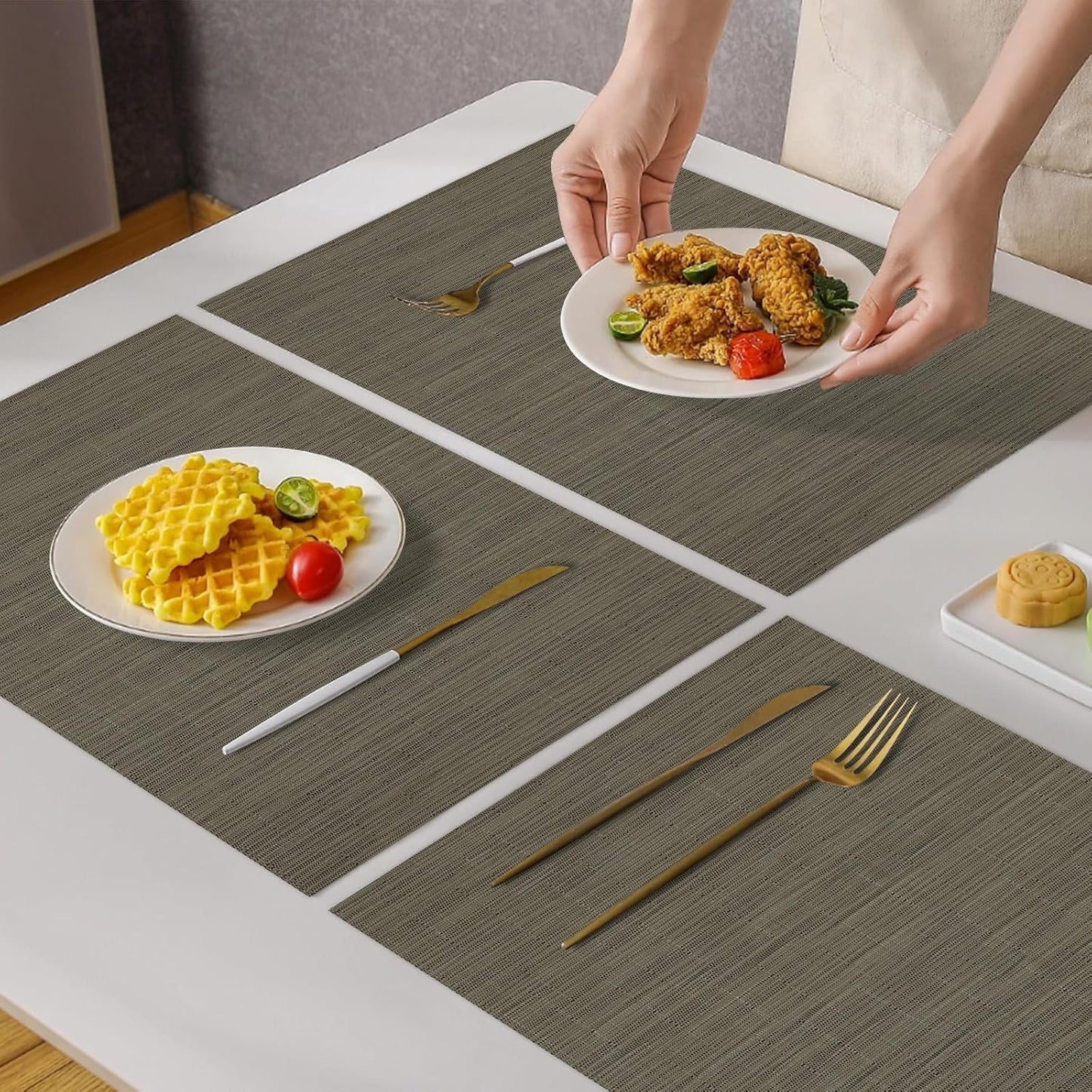 KKTECH Placemats Set of 6, Washable Non-slip Heat Insulation Woven Vinyl Place Mats for Table, Elegant Table Mats for Kitchen and Dining Room, Perfect for Home Decor (18"x12")