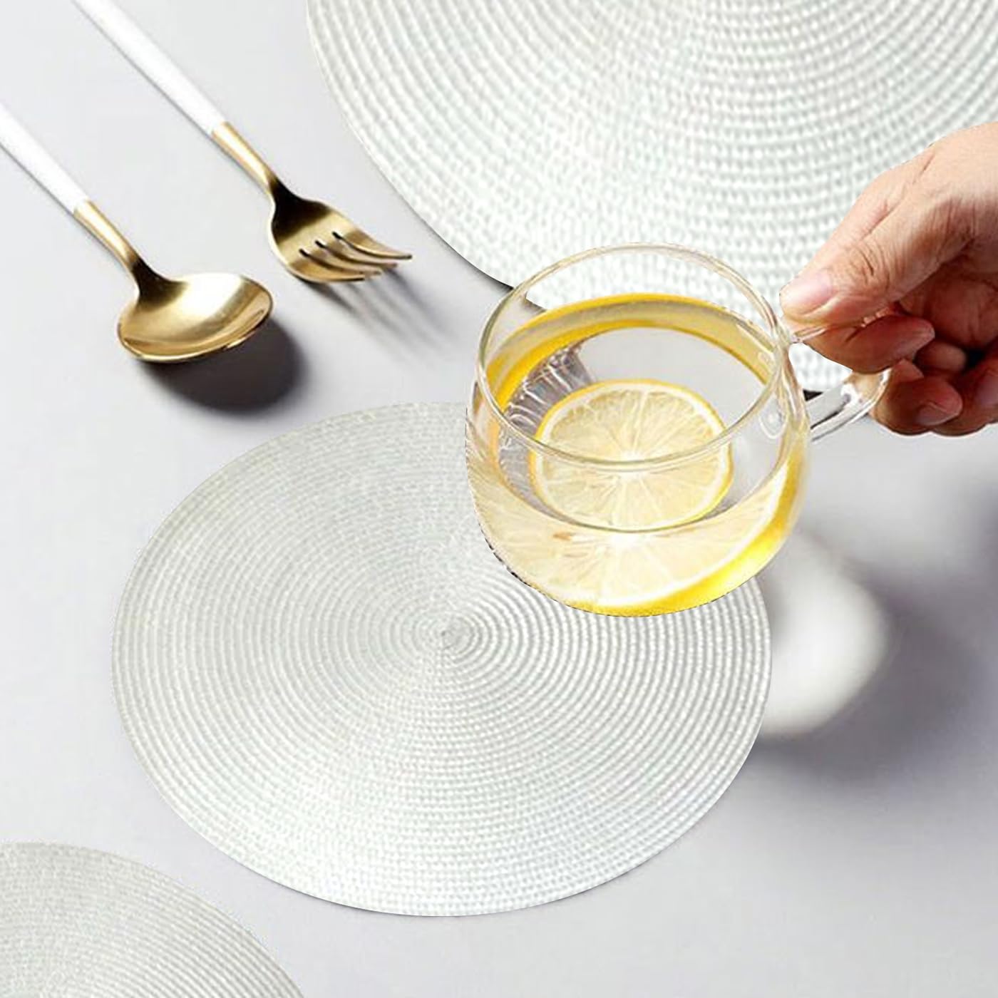 KKTECH Christmas Placemats - Set of 4 Round Place Mats for Table, Washable & Waterproof Table Mats, Heat Resistant for Home, Party, Wedding Décor, 38cm