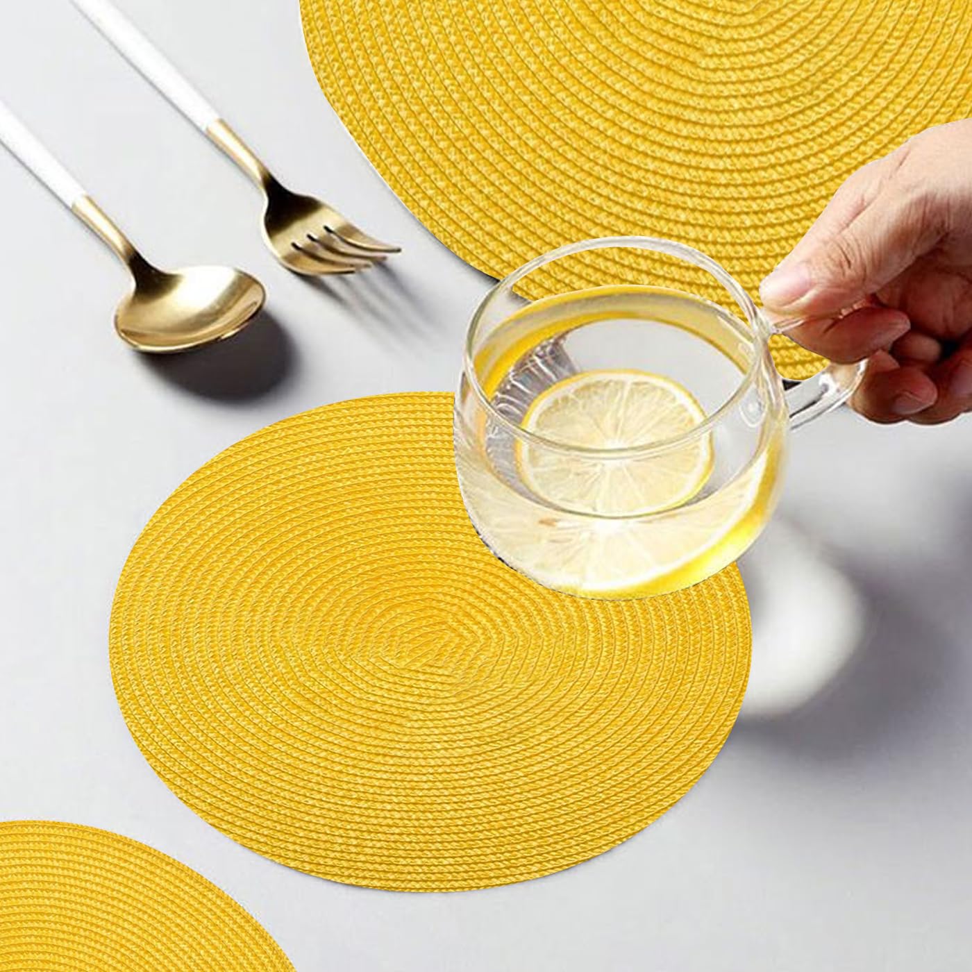 KKTECH Christmas Placemats - Set of 4 Round Place Mats for Table, Washable & Waterproof Table Mats, Heat Resistant for Home, Party, Wedding Décor, 38cm