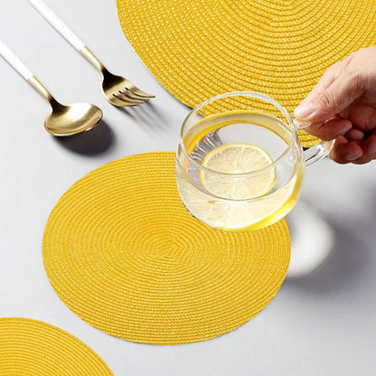 KKTECH Christmas Placemats - Set of 4 Round Place Mats for Table, Washable & Waterproof Table Mats, Heat Resistant for Home, Party, Wedding Décor, 38cm