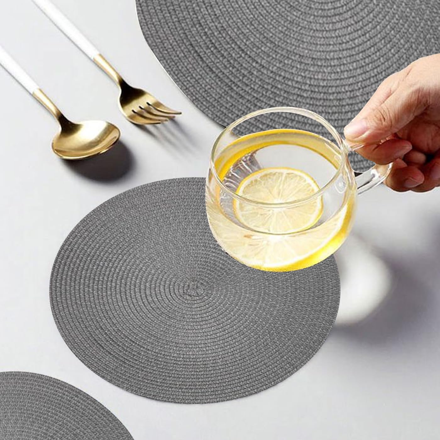 KKTECH Christmas Placemats - Set of 4 Round Place Mats for Table, Washable & Waterproof Table Mats, Heat Resistant for Home, Party, Wedding Décor, 38cm