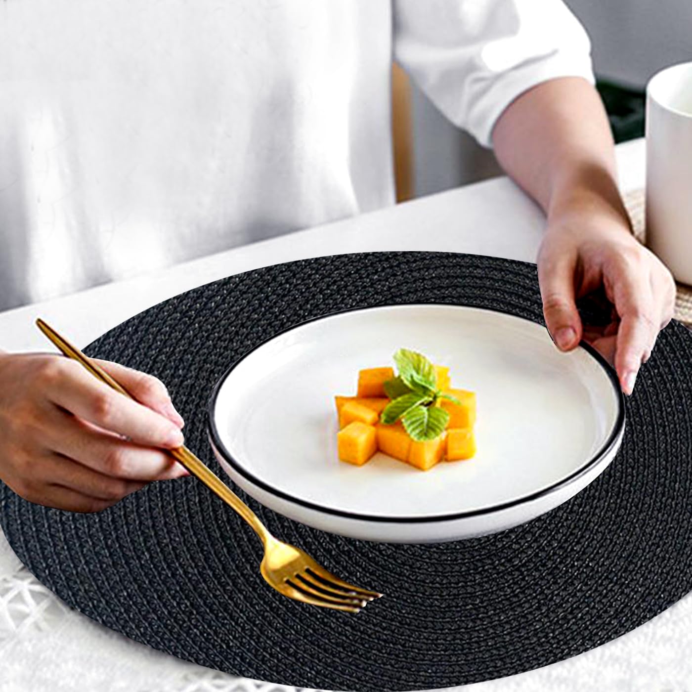 KKTECH Christmas Placemats - Set of 4 Round Place Mats for Table, Washable & Waterproof Table Mats, Heat Resistant for Home, Party, Wedding Décor, 38cm